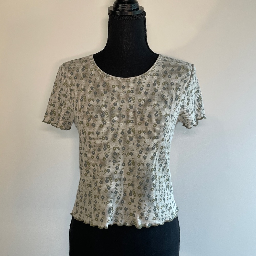 American Eagle t-shirt, size medium, with green and white flowers.